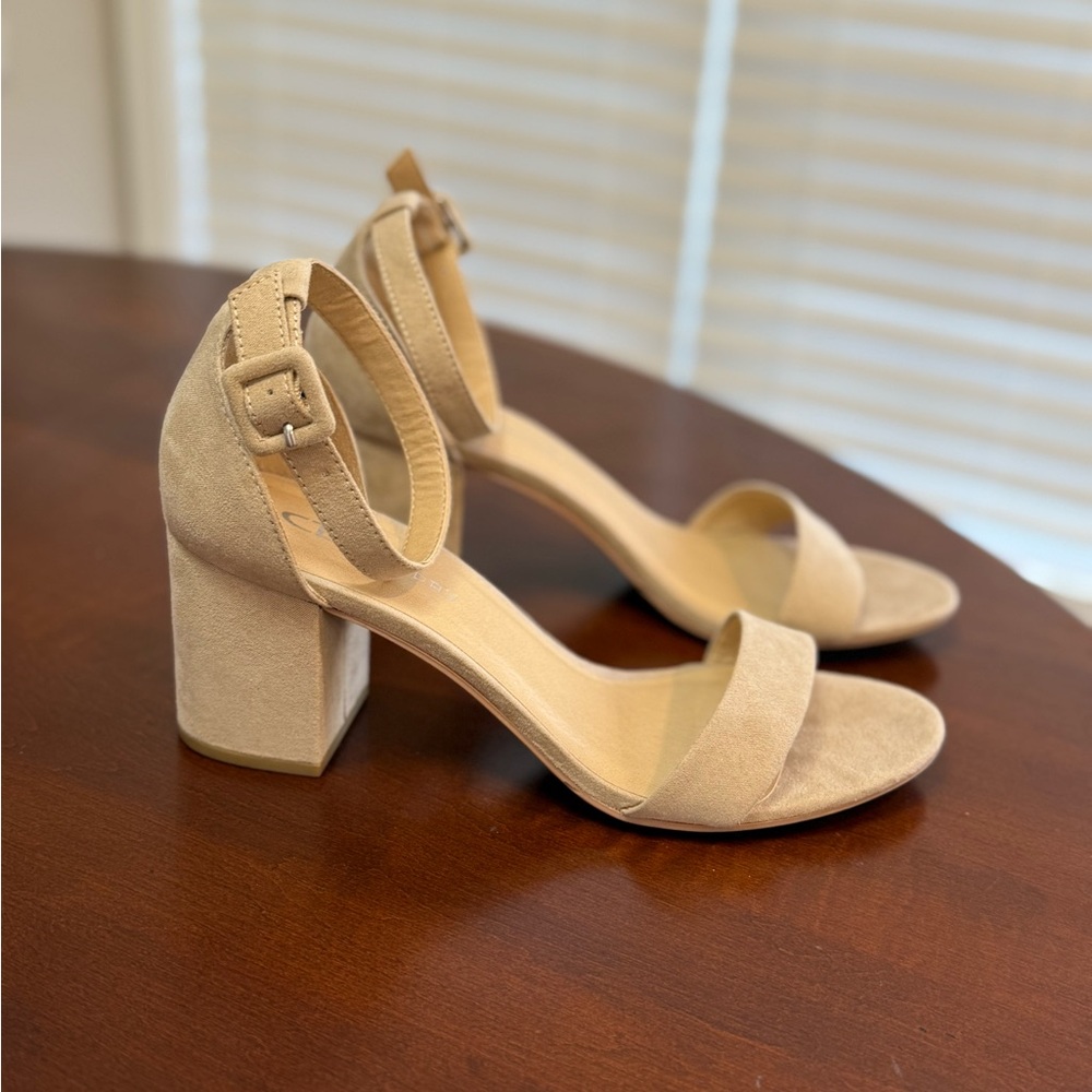 NWOT - CL by Laundry Jody Sandal - Color: Nude - Size: 9.5